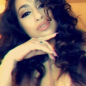 Meet your Posher, Desiree